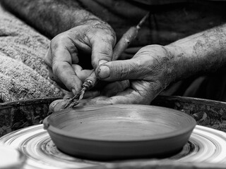 lavorando l'argilla