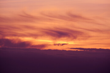 Atardecer con colores vibrantes