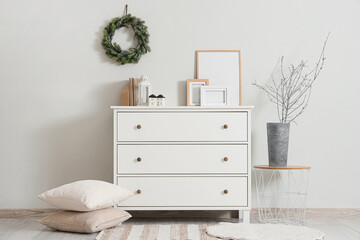 Interior of living room with commode and Christmas wreath