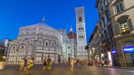 Fototapeta premium Basilica di Santa Maria del Fiore and Baptistery San Giovanni in Florence day to night timelapse