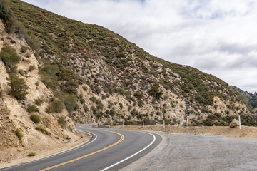 Granitic Rocks / Leucocratic Plutonic Rocks. intrusive / dikes. sheared and stained brown from iron oxides.( grdb ）. Angeles Crest Scenic Byway, Los Angeles County, California. San Gabriel Mountains.