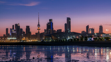 Fototapeta premium Seaside skyline of Kuwait city from night to day timelapse