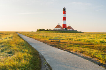 Weg zum Leuchtturm Westerhever, Schleswig-Holstein, Deutschland