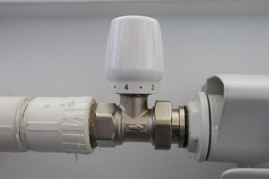 The thermostatic valve is essential for an effective radiator heating system in homes