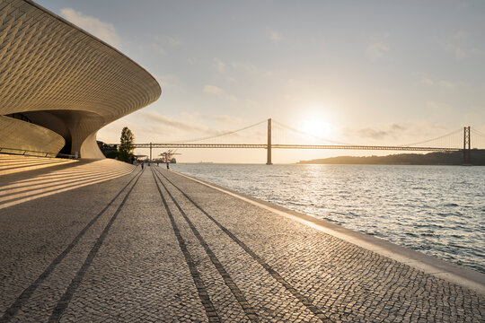 MAAT Museum f&uuml;r Kunst, Architektur und Technologie, Uferpromenade am Tejo, Lissabon, Portugal