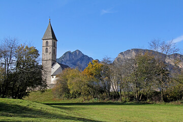 l'antica chiesa di San Leonardo a Favogna (Bolzano)