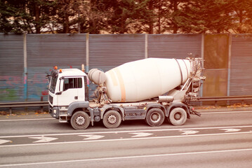 Heavy Duty Cement Mixer Truck for Efficient Concrete Transportation