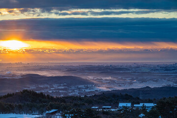 朝日は冠の里へ