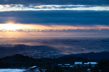 朝日は冠の里へ