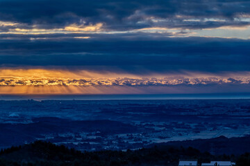 朝日は冠の里へ
