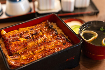 ふっくらと艶のあるうな重