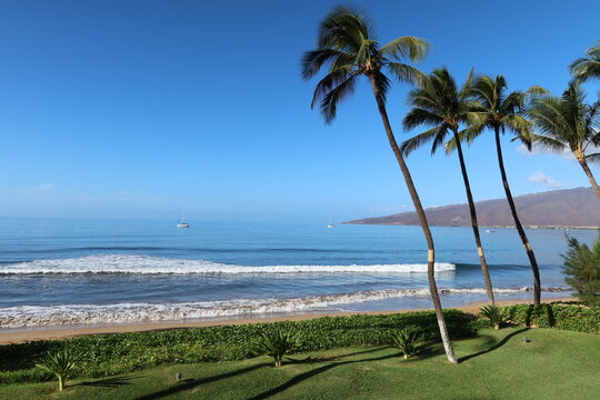 Calm waves on the beach in Kihei, Maui