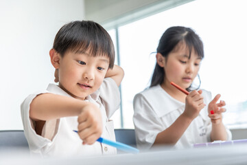 学習に取り組む子供