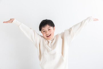 万歳をする男の子
