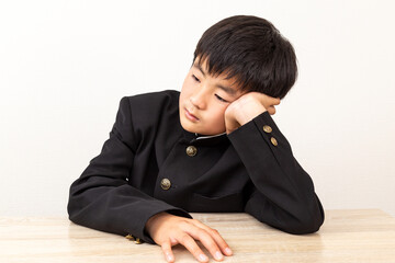 ふてくされる中学生