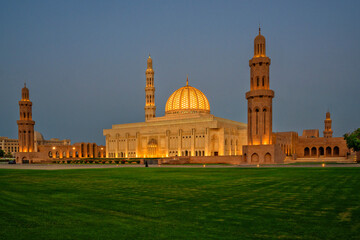 Obraz premium Muscat, Oman. Sultan Qaboos Grand Mosque. Travel and summer tourism in Arab countries