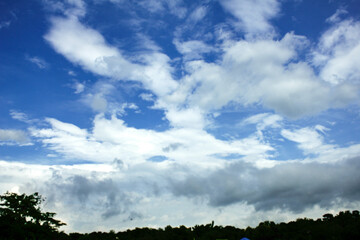 Obraz premium beautiful view of cloudy blue sky in the morning