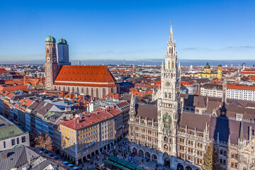 Fototapeta premium Munich in beautiful weather with church of our lady and historic town hall