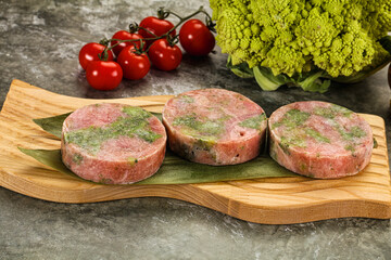 Raw Tuna medallion with broccoli