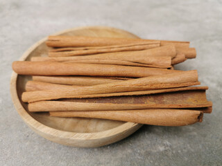 Indonesian organic cinnamon sticks, one of spice types with many benefits and usages. 