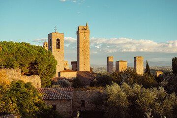 Fototapeta premium Tours d'un village de Toscane - 4