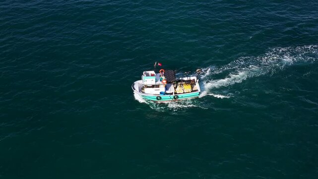 Footage of amateur fishermen fishing with their boats.