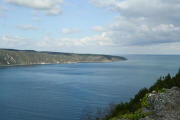 Il punto in cui il Bosforo sfocia nel Mar Nero è noto come Capo Rumeli (o Rumeli Feneri) sulla sponda europea e Capo Anadolu (o Anadolu Feneri) su quella asiatica. 
