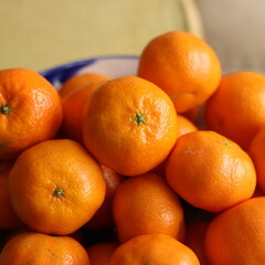 tangerines in a bowl