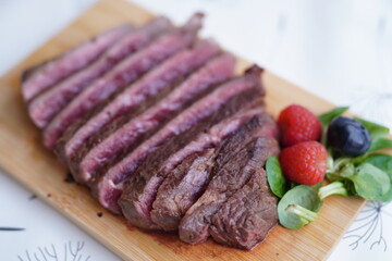 Beef steak, cut into pieces, decorated on a plate, ready to serve. It is an easy and delicious menu that is nutritious.