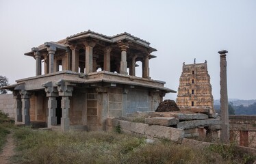 Obraz premium Hemakuta Hill Temple Complex in Hampi. India