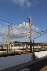 山口県の厚狭駅のホーム