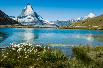 Naklejka premium Stunning View of the Matterhorn Reflecting in a Serene Alpine Lake