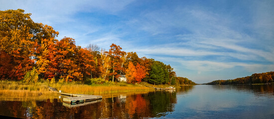Fototapeta premium Autumn on the shore of Lake Huron, a beautiful autumn landscape