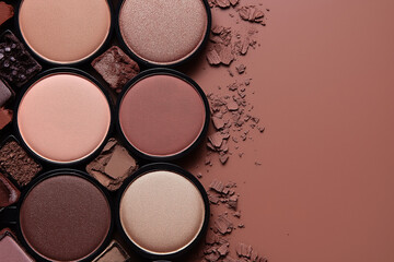 round eyeshadow palette with soft mocha mousse shades and crushed powder texture