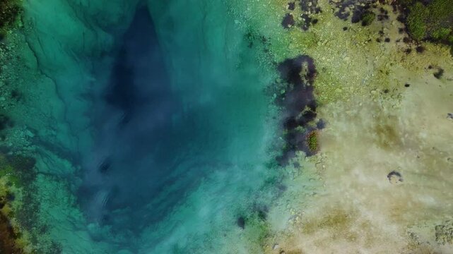 Le trou bleu de Cetina - Dalmatie - Croatie 4K 