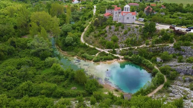 Le trou bleu de Cetina - Dalmatie - Croatie 4K