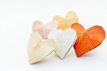 Obraz premium A collection of handmade paper hearts arranged on a clean white surface