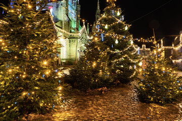 Les illuminations transforment Locronan en un tableau enchanteur de Noël. L’éclat des...