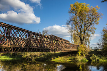 Obraz premium Most w Witkowicach nad rzeką Bzurą