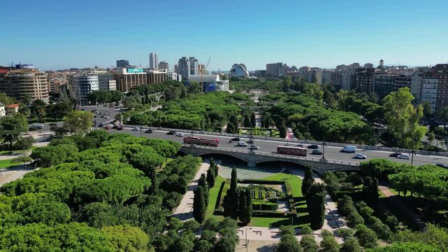 Imagens deslumbrantes da Cidade das Artes e Ci&ecirc;ncias de Val&ecirc;ncia, um dos marcos arquitet&ocirc;nicos mais ic&ocirc;nicos da Espanha.
