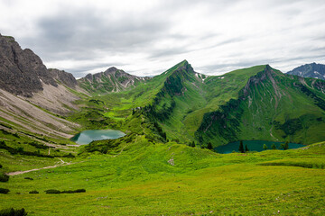 Fototapeta premium Wanderung vom Vilsalpsee auf die Landsberger Hütte