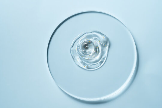 Transparent gel with golden specks on circular glass plate