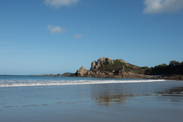 Fototapeta premium La plage Trestrignel de Perros-Guirec en Bretagne - France