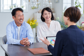 営業マンと客の夫婦