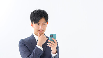 男性　スマートフォン
