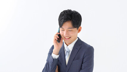 男性　スマートフォン