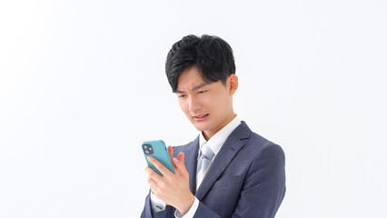 男性　スマートフォン