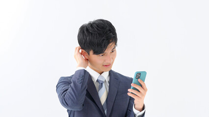 男性　スマートフォン