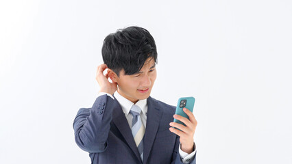 男性　スマートフォン