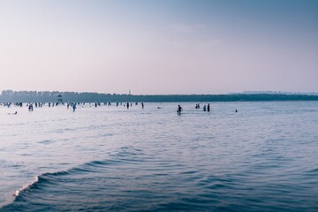 Enjoying summer activities at Pigeonhole Scenic Area in Beidaihe with families and friends in the water